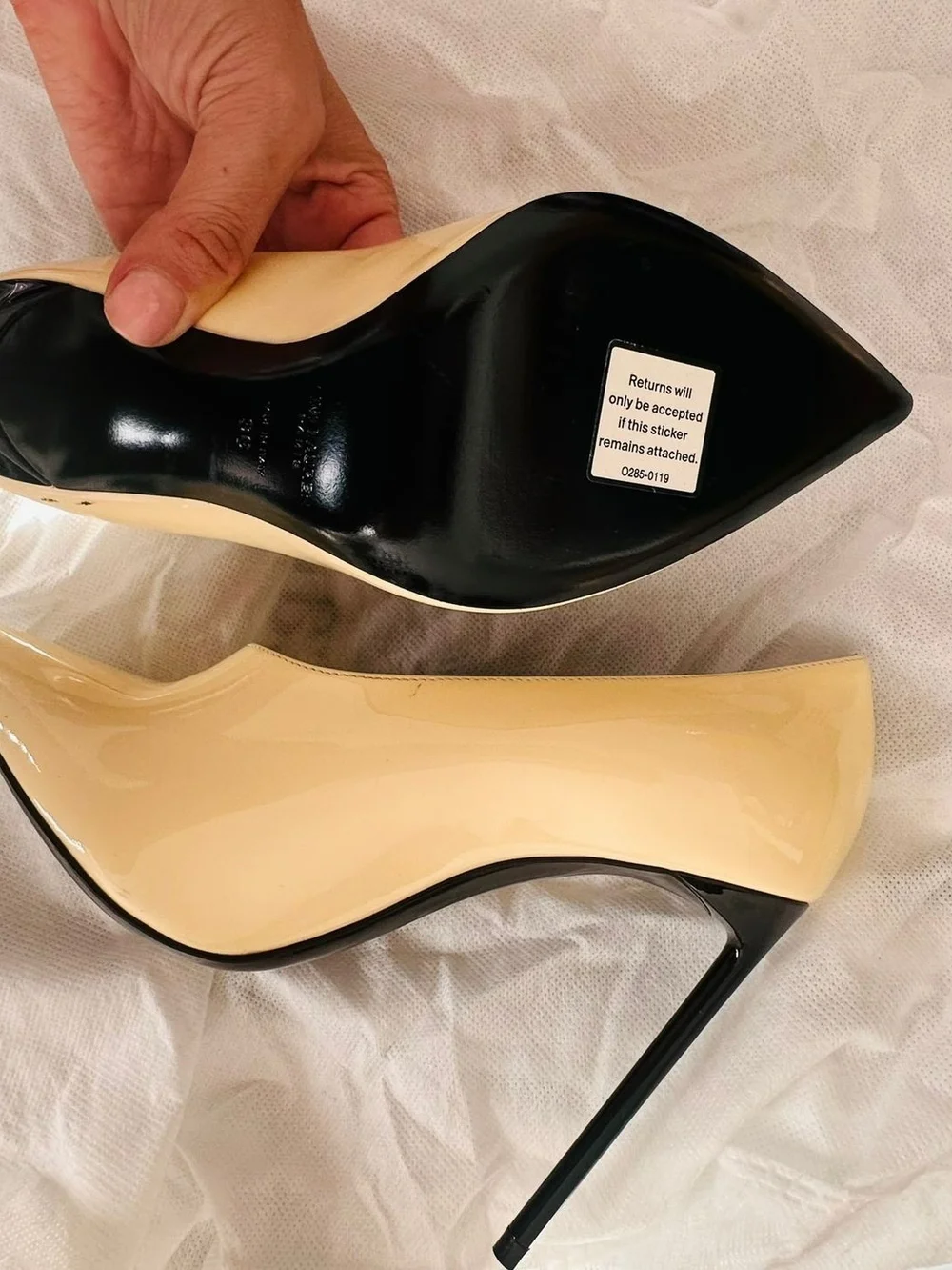 Saint Laurent Women’s Patent Pointed-Toe Stiletto Pumps - Cream - Picture 4 of 4